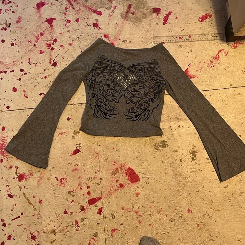 detailed shirt with flared sleeves
